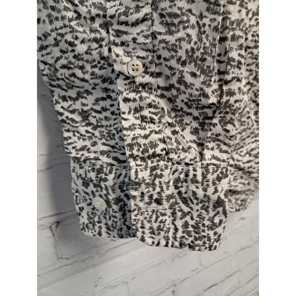 BR Label Animal Print Button Down Dress Shirt. Mens Size Small